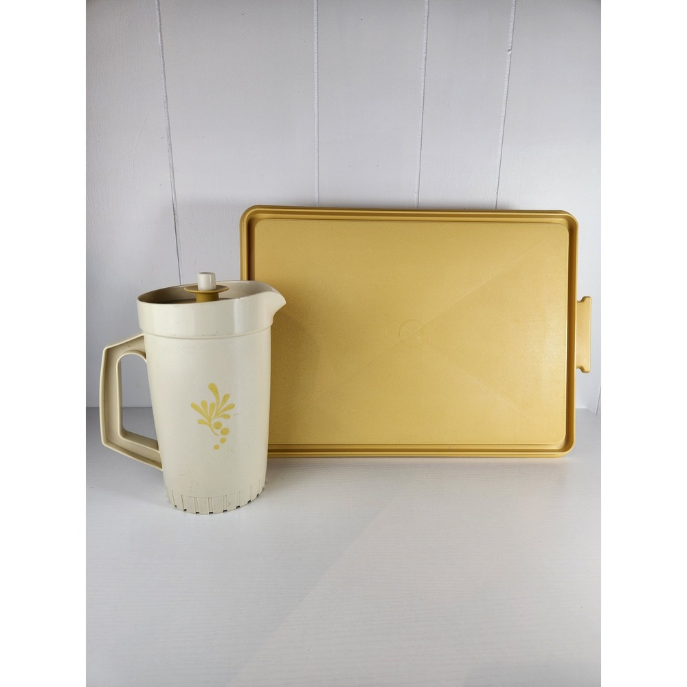 Tupperware Pitcher and Cake Carrier Harvest Gold Set Vintage 674-12 622-3